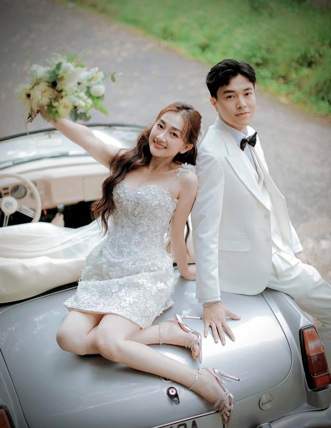 Cặp đôi diễn viên Phương Lan - Phan Đạt thực hiện bộ ảnh cưới tại Đà Lạt.
