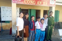 Nhặt được 5 triệu đồng, học sinh lớp 5 nhờ cô giáo trả cho người mất