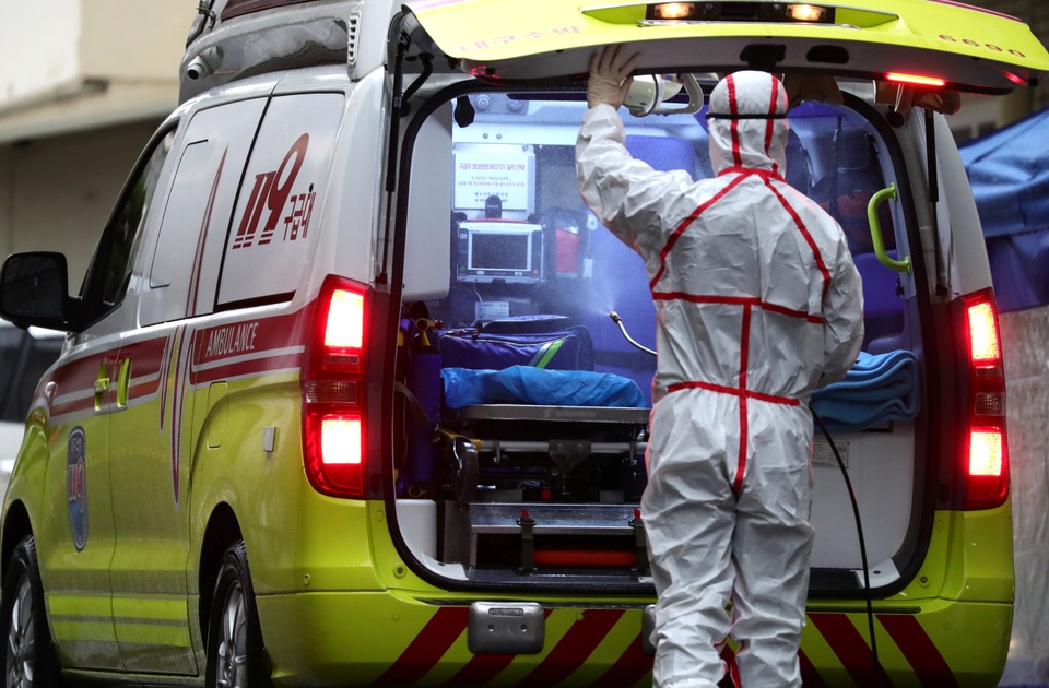 Gần 1.000 người nhiễm virus corona, Hàn Quốc cấp tập ngăn dịch bùng phát - 3 Gần 1.000 người nhiễm virus corona, Hàn Quốc cấp tập ngăn dịch bùng phát - 3