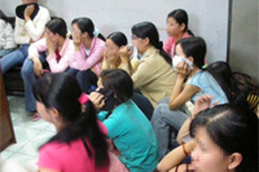 Bắt quả tang 2 đối tượng môi giới lấy chồng "ngoại"