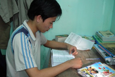 Vào đại học bằng đôi nạng gỗ