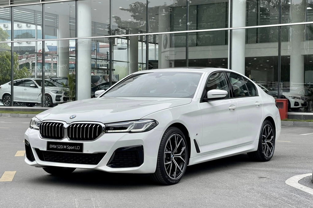 BMW 528i 2010 chạm đáy trên sàn xe cũ, giá chỉ ngang một chiếc Morning - 5 BMW 528i 2010 chạm đáy trên sàn xe cũ, giá chỉ ngang một chiếc Morning - 5