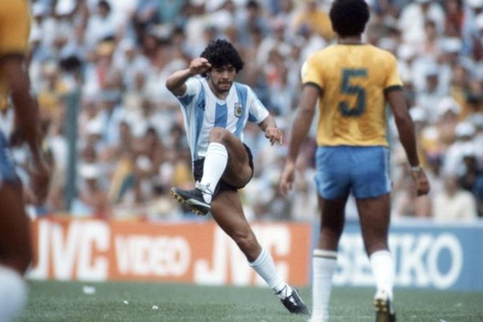 Những khoảnh khắc đáng nhớ trong sự nghiệp của Diego Maradona - 1 Những khoảnh khắc đáng nhớ trong sự nghiệp của Diego Maradona - 1