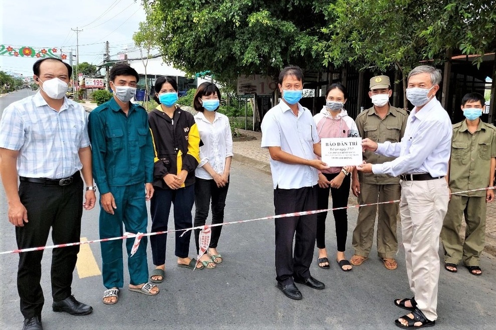 Tri ân 27/7: Những suất quà được trao giữa tâm dịch Covid-19 tại ĐBSCL - 1 Tri ân 27/7: Những suất quà được trao giữa tâm dịch Covid-19 tại ĐBSCL - 1