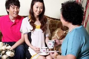 Con dâu “váy ngắn”, bố mẹ chồng chóng mặt