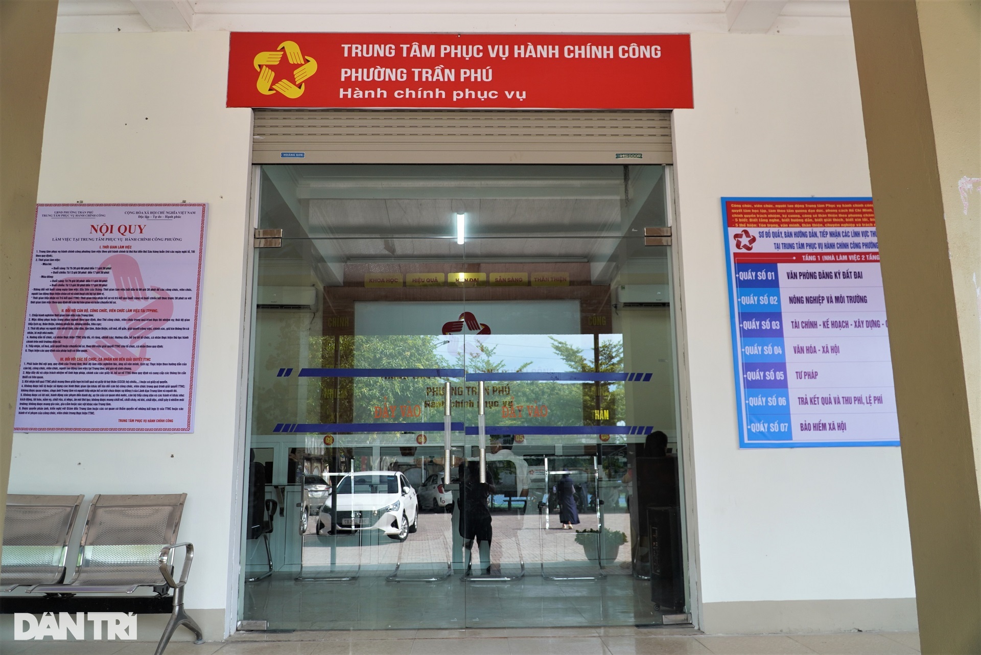 Bên trong Trung tâm Phục vụ hành chính công theo mô hình chính quyền 2 cấp - 4