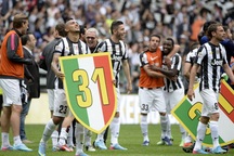 Đánh bại Palermo, Juventus lên ngôi vô địch Serie A