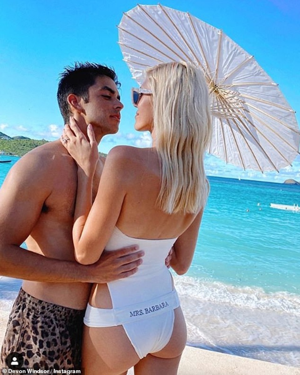 Devon Windsor khoe dáng nuột trên biển - 7 Devon Windsor khoe dáng nuột trên biển - 7