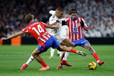Mbappe tỏa sáng giúp Real Madrid thoát thua Atletico