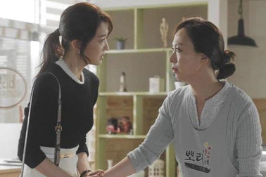 Vợ tôi mua túi hiệu 15 triệu đồng cho mẹ chồng và sự thật gây sốc