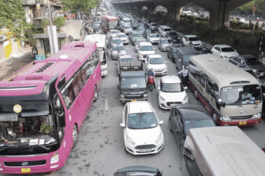 Ùn tắc kéo dài nhiều cây số, hàng vạn ôtô "chôn chân" ở vành đai 3 Hà Nội