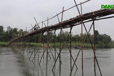 Cây cầu tre độc đáo ở Quảng Nam được du khách nước ngoài đến tham quan