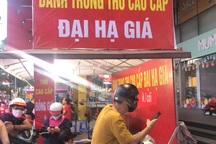 Sự thật bánh trung thu cao cấp đại hạ giá, 25.000 đồng/cái bán đầy vỉa hè