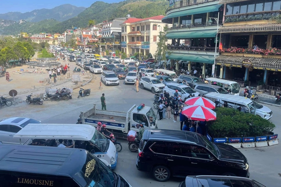 Một kỳ nghỉ lễ tắc đường, khắp nơi đều đông đúc, xếp hàng - 1 Một kỳ nghỉ lễ tắc đường, khắp nơi đều đông đúc, xếp hàng - 1