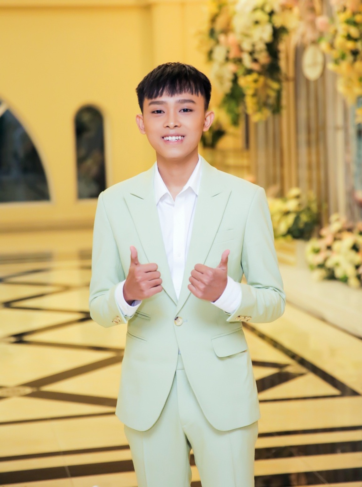 Hồ Văn Cường nói gì trước tin đồn cát-sê 200 triệu đồng mỗi show? - 2 Hồ Văn Cường nói gì trước tin đồn cát-sê 200 triệu đồng mỗi show? - 2