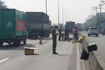 Đôi nam nữ đi xe máy tử vong sau tai nạn ở làn đường ô tô