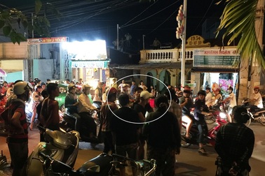 Hỗn chiến gây náo loạn đường phố, tấn công cảnh sát