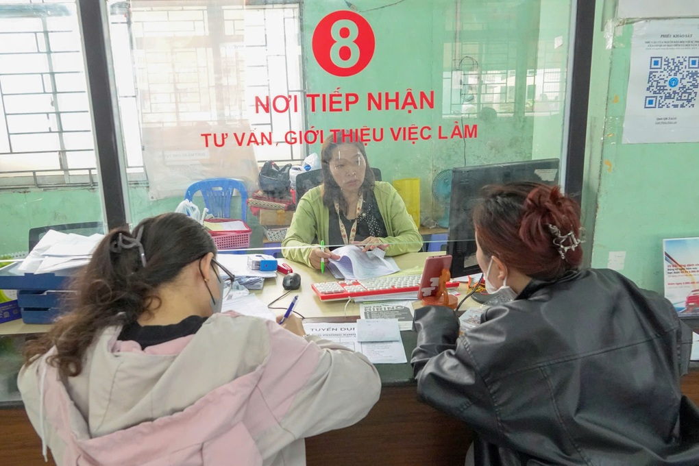 Thủ tục ngành Nội vụ diễn ra thông suốt trong ngày đầu vận hành TPHCM mới - 5