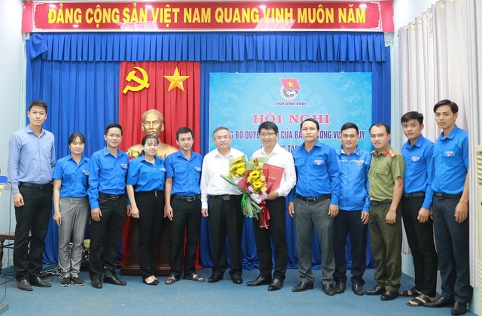 Điều động Phó Bí thư Tỉnh đoàn làm Phó Bí thư Huyện ủy Vân Canh - 2 Điều động Phó Bí thư Tỉnh đoàn làm Phó Bí thư Huyện ủy Vân Canh - 2