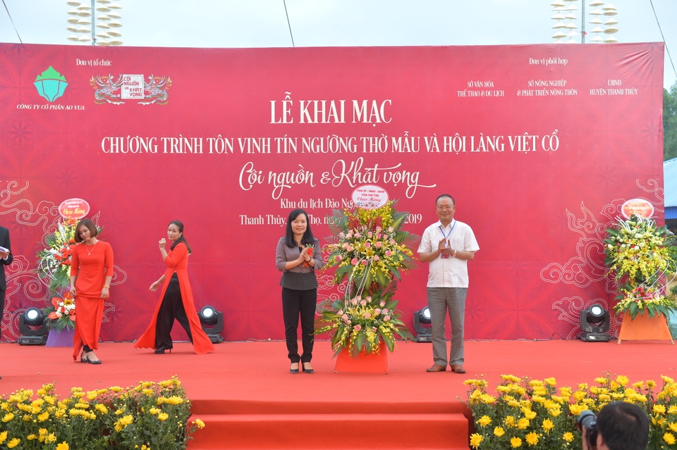 Độc đáo chương trình Tôn vinh tín ngưỡng thờ Mẫu và Hội làng Việt cổ - 1 Độc đáo chương trình Tôn vinh tín ngưỡng thờ Mẫu và Hội làng Việt cổ - 1