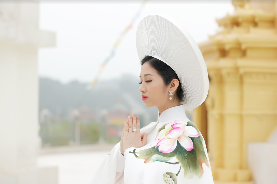 Sao Mai Phương Nga ra mắt MV nhạc Phật - 3 Sao Mai Phương Nga ra mắt MV nhạc Phật - 3