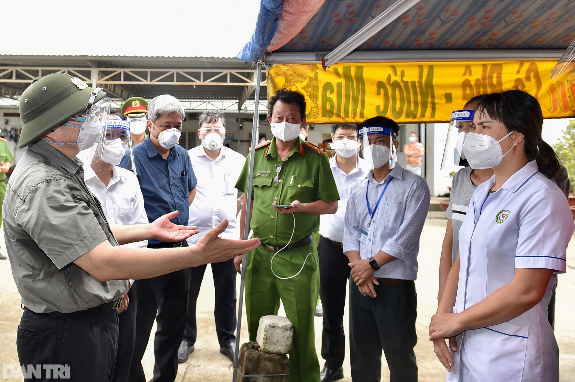 Ngày làm việc khẩn trương của Thủ tướng tại pháo đài chống dịch TPHCM - 9 Ngày làm việc khẩn trương của Thủ tướng tại pháo đài chống dịch TPHCM - 9