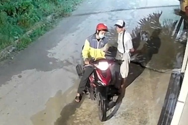 Kẻ giật hơn 100 tờ vé số của người đàn ông ở TPHCM khai chưa kịp dò kết quả