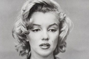 Bức ảnh hiếm của Marilyn Monroe được bán với giá hơn 60.000 USD
