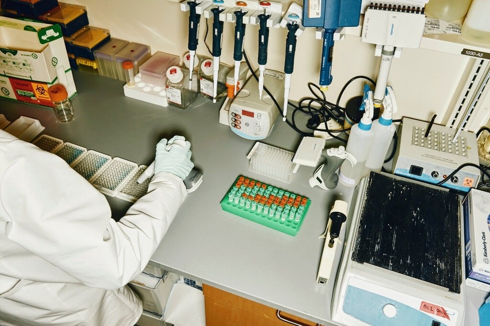 Chuyên gia y tế Mỹ đề xuất phát triển 20 loại vắc xin ngừa đại dịch mới - 1