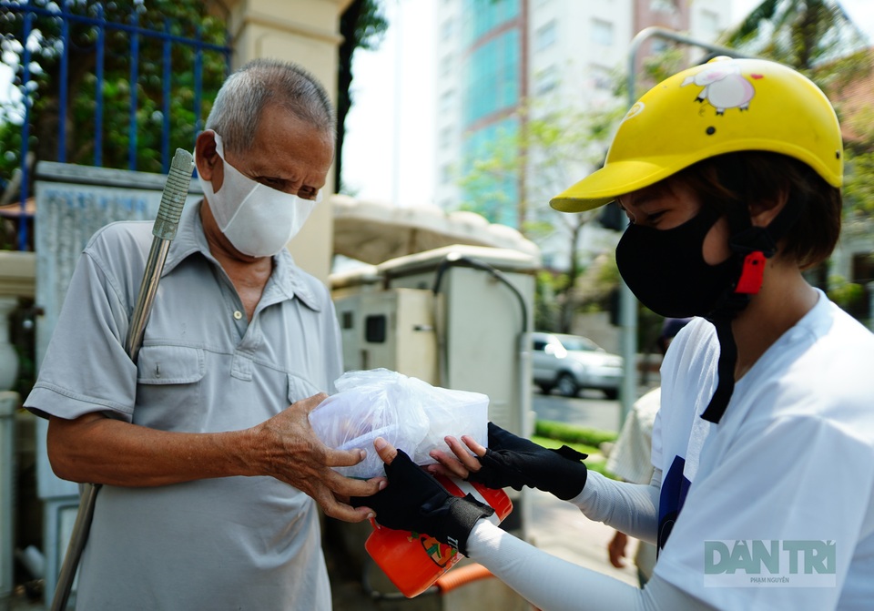 Suất ăn nghĩa tình giữa mùa Covid-19 - 7