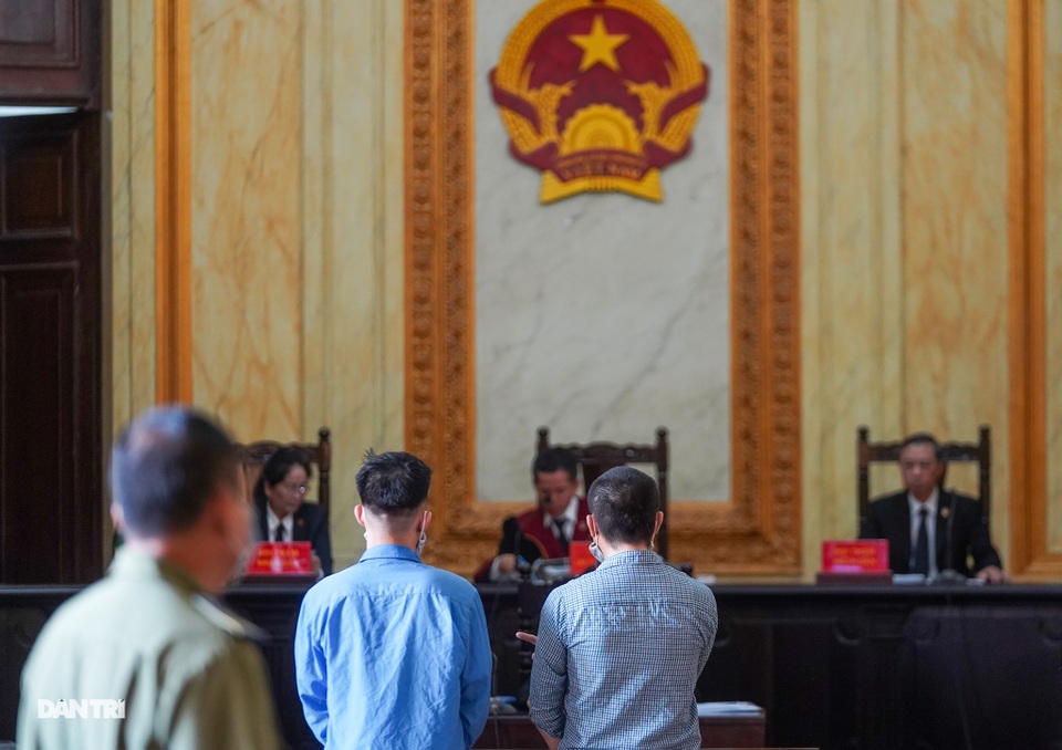 Xuất hiện tình tiết bất ngờ tại tòa trong ngày đầu xét xử vụ Tuấn khỉ - 6 Xuất hiện tình tiết bất ngờ tại tòa trong ngày đầu xét xử vụ Tuấn khỉ - 6