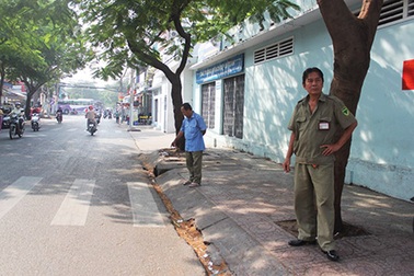 Ba nữ sinh bị tấn công, cướp tóc ngay trước cổng trường?