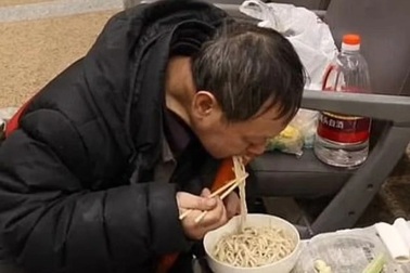 Suốt 14 năm vạ vật "ăn nhờ ở đậu" tại sân bay