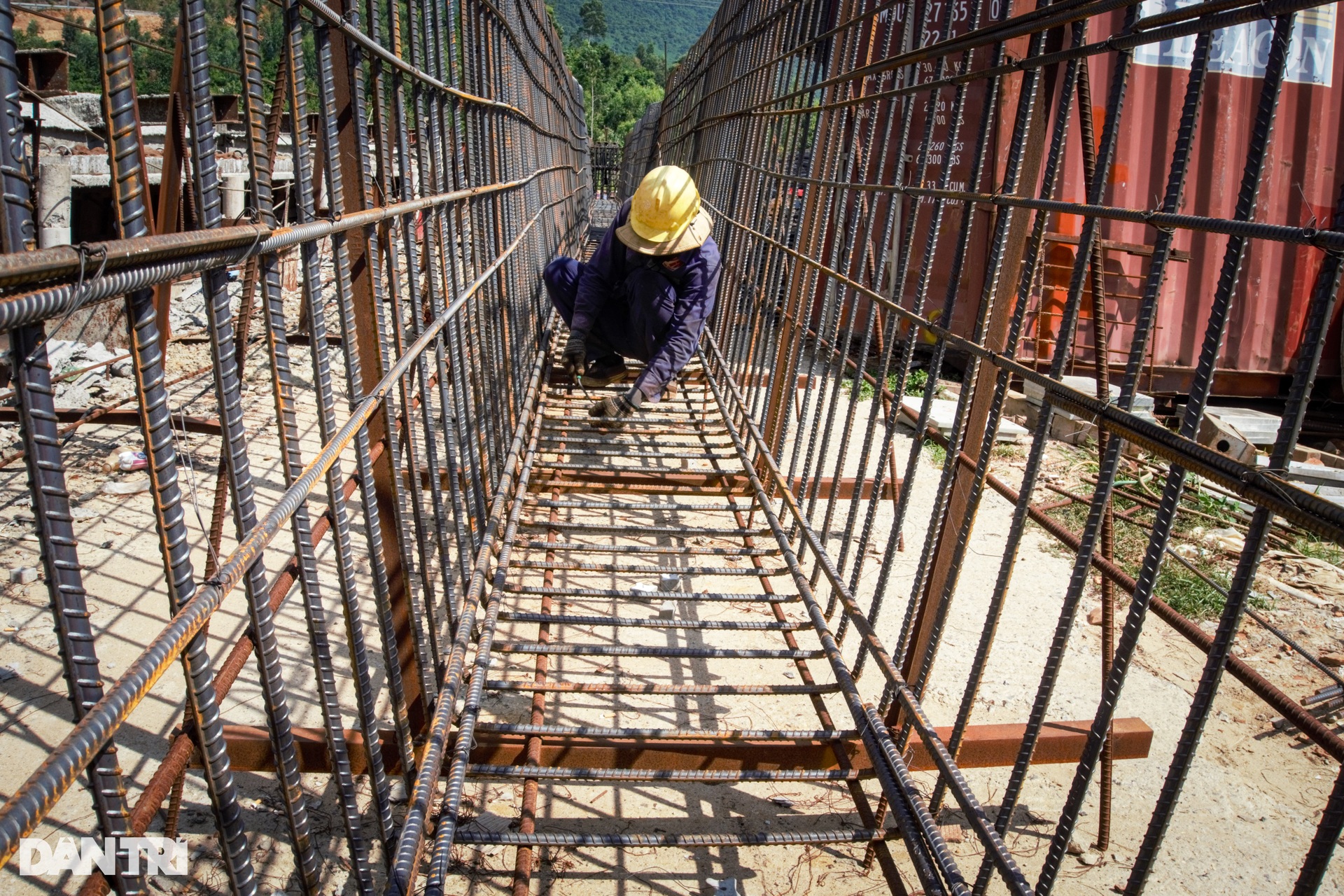 Công trường đường nối cảng biển gắn với Khu Thương mại tự do Đà Nẵng - 8 Công trường đường nối cảng biển gắn với Khu Thương mại tự do Đà Nẵng - 8