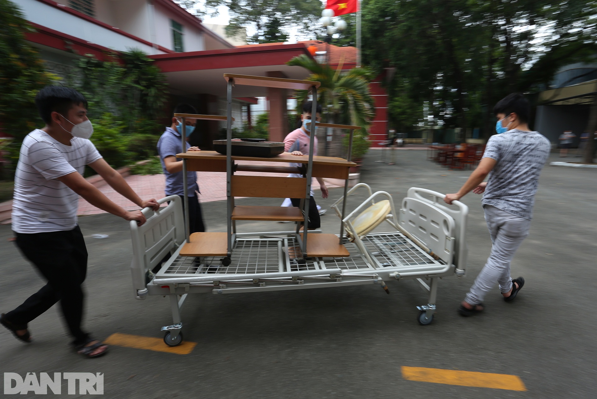 24 giờ thần tốc thành lập Trung tâm điều trị Covid-19 ở TPHCM - 4 24 giờ thần tốc thành lập Trung tâm điều trị Covid-19 ở TPHCM - 4