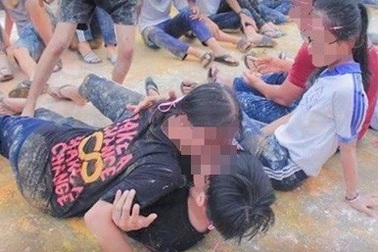 Bộ GD&ĐT yêu cầu xác minh, làm rõ vi phạm vụ “học sinh chơi phản cảm” ở Cần Thơ