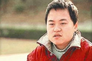 Thần đồng bị buộc thôi học vì ăn cơm phải có người đút