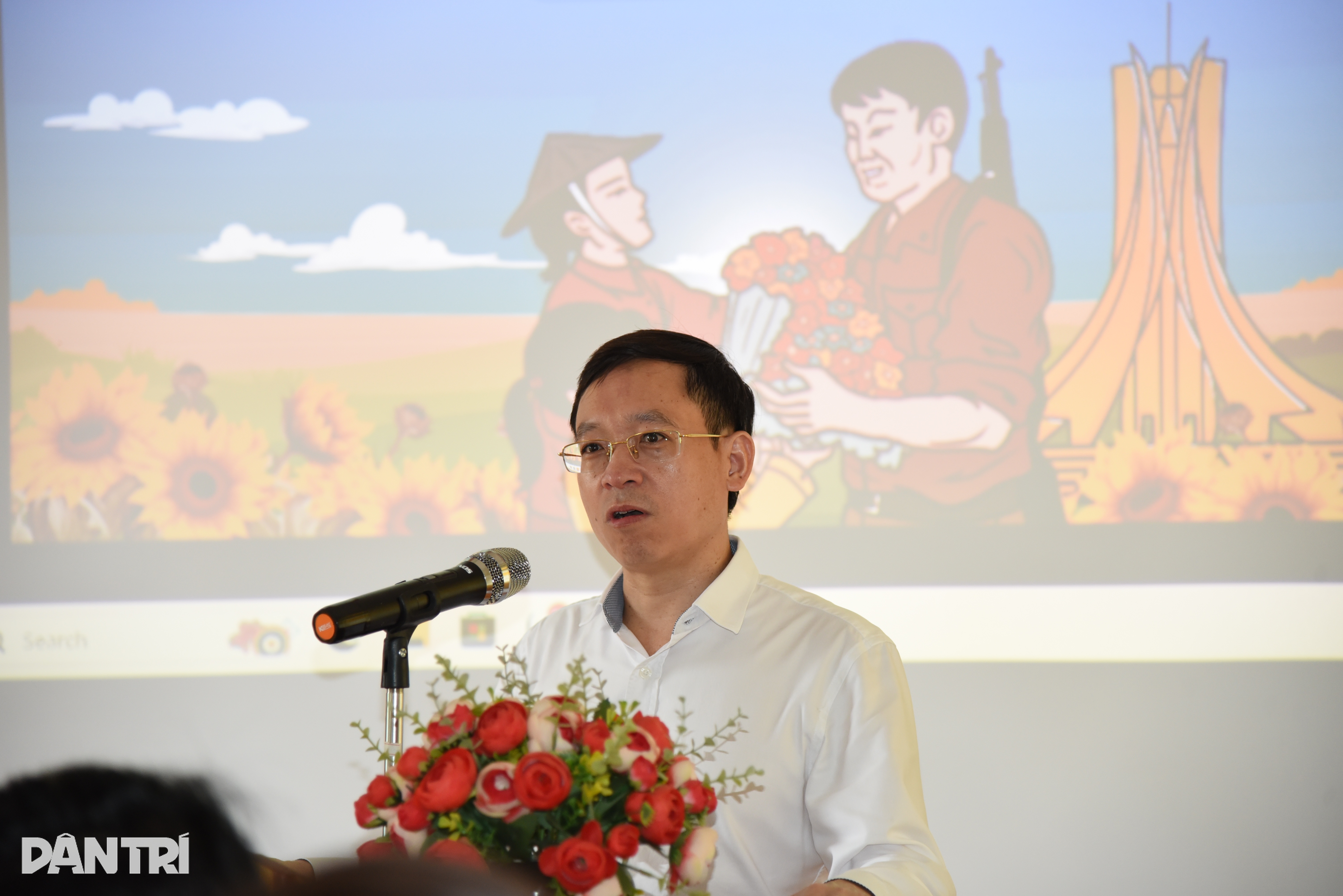 បរិច្ចាក ៥០លានដុង ដល់គ្រួសារសប្បុរជនធម្មតានៅ Son La - ១ Trao tặng 50 triệu đồng tới gia đình có công tiêu biểu tại Sơn La - 1