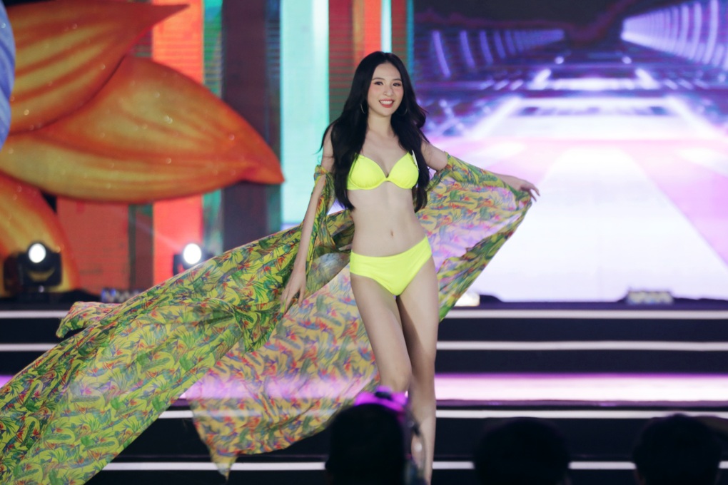 Top 5 Người đẹp biển Miss World Vietnam mặc bikini gợi cảm, ứng xử ấp úng - 2 Top 5 Người đẹp biển Miss World Vietnam mặc bikini gợi cảm, ứng xử ấp úng - 2