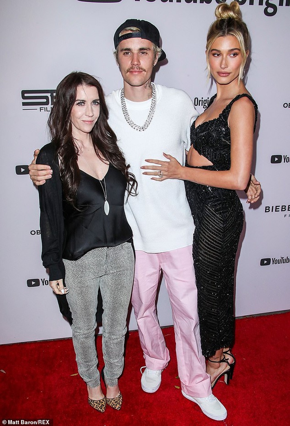 Justin Bieber cởi trần khoe loạt hình xăm - 7 Justin Bieber cởi trần khoe loạt hình xăm - 7