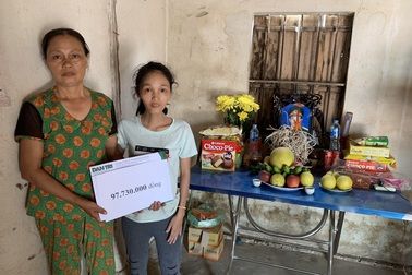 "Trước khi nhắm mắt, ông ấy dặn tôi nhớ cám ơn bạn đọc Dân trí nhé!"