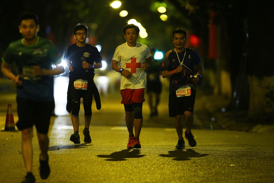 Ông Đoàn Ngọc Hải chinh phục giải marathon đặc biệt của Hà Nội - 2 Ông Đoàn Ngọc Hải chinh phục giải marathon đặc biệt của Hà Nội - 2