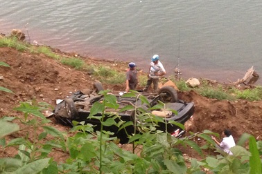 Ô tô rơi tự do hơn 10 m, nữ tài xế thoát chết kỳ diệu