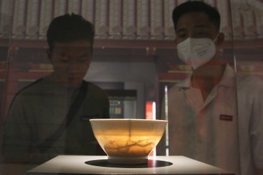 Báu vật của vua được chế tác đỉnh cao trưng bày ở Hoàng thành Thăng Long