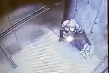 Camera ghi cảnh người đàn ông rơi khỏi thang máy tòa nhà Kumho