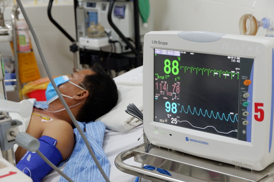 Hà Nội: Nam tài xế 20 năm nghiện thuốc bị nhồi máu cơ tim ngay trên đường - 4 Hà Nội: Nam tài xế 20 năm nghiện thuốc bị nhồi máu cơ tim ngay trên đường - 4