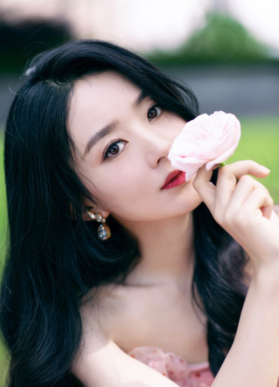 Triệu Lệ Dĩnh phớt lờ tin đồn ly hôn Phùng Thiệu Phong - 9 Triệu Lệ Dĩnh phớt lờ tin đồn ly hôn Phùng Thiệu Phong - 9