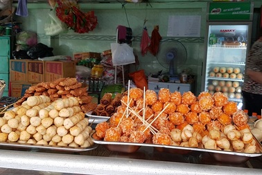 TPHCM cấm phục vụ đồ ăn tại chỗ, Bạc Liêu yêu cầu cúng Thanh minh ở nhà