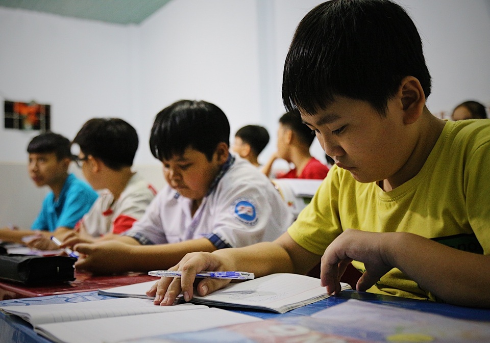 Thầy giáo công nhân 10 năm mở lớp học miễn phí cho trẻ em nghèo - 3 Thầy giáo công nhân 10 năm mở lớp học miễn phí cho trẻ em nghèo - 3