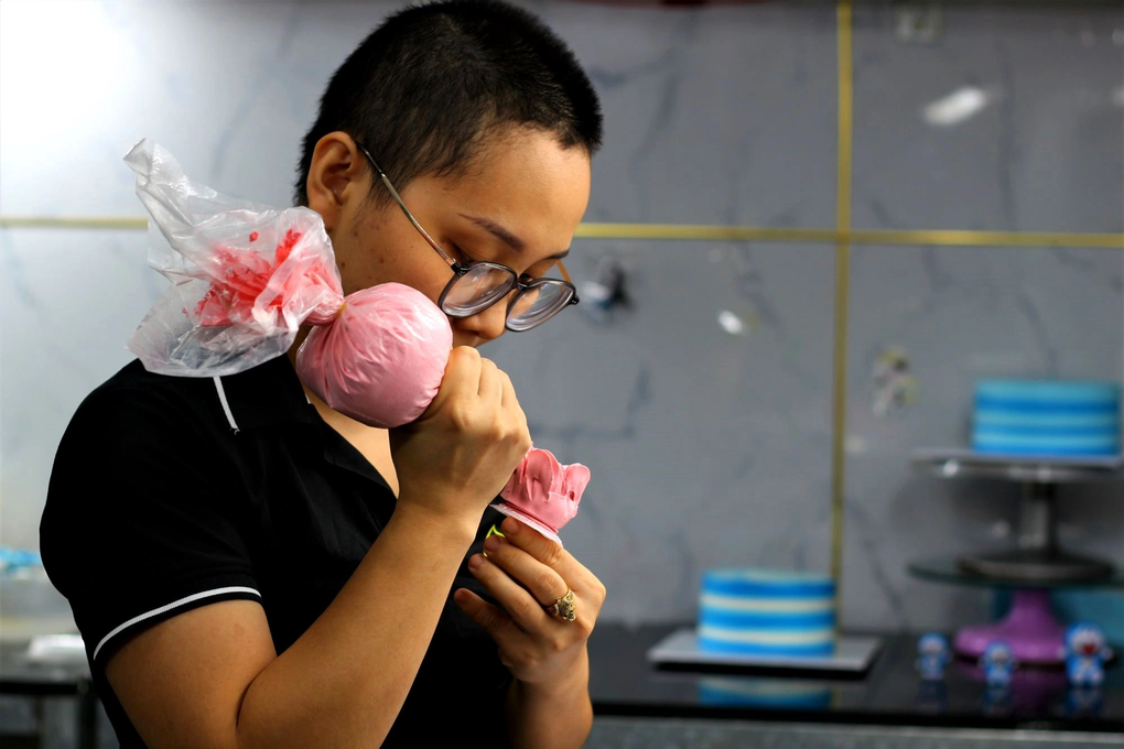 Gác 2 bằng đại học, cô gái chân lệch làm bánh ngọt lãi 50 triệu đồng/tháng - 2 Gác 2 bằng đại học, cô gái chân lệch làm bánh ngọt lãi 50 triệu đồng/tháng - 2